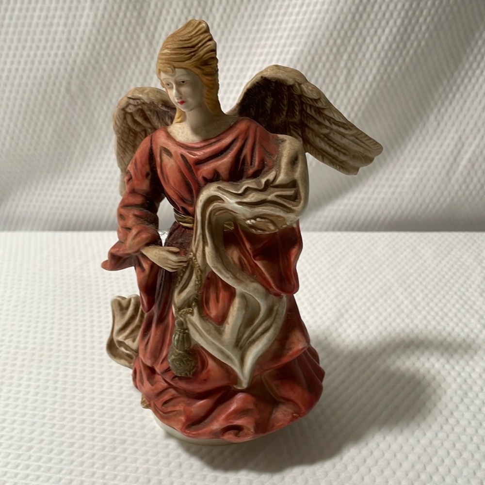 Vintage   Porcelain Angel Music Box Figurine.
